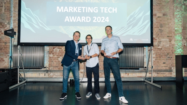 BSH Hausgeräte gewinnt Marketing Tech Award 2024 - Die drei Finalisten (v.l.): Lars Hanf (Sartorius), Liza Man (Breuninger), Rainer Jersch (BSH) - Quelle: MarketingTechLab/Jakob Nawka